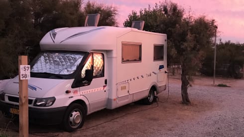 “Star” – Compact semi-integrated motorhome