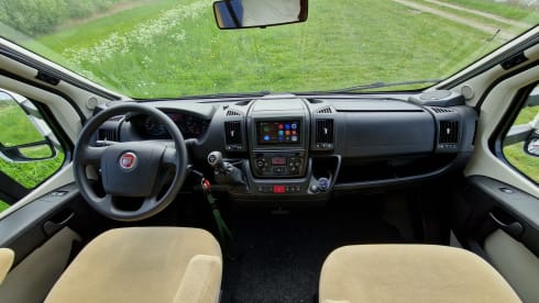 Smart & strong! 131hp - 2p - MaxxFan - CarPlay - Solar panel