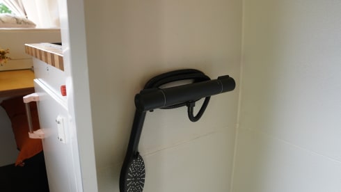 Albatros – The ultimate off-grid campervan: indoor shower, electric cooking and more