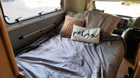 Nice 6-person alcove camper for rent