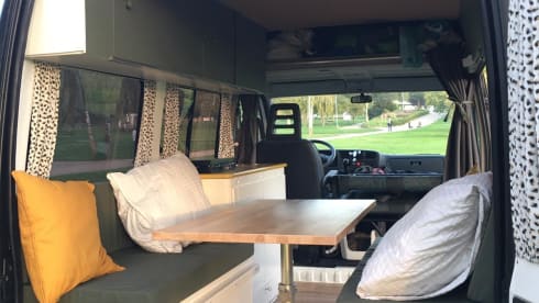 Oscar Obelix – Hit the road with Oscar! A converted Citroën Jumper with 2 sleeping places