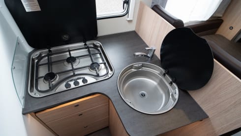 half integraal camper – 4p Sunlight semi-integrated from 2018