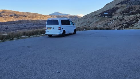 Lizzy the camperess  – 4 berth Volkswagen campervan from 2012