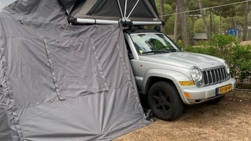 Jeep met daktent – Roof tent, 4 persons