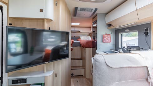 De luxe camper – 2 pers. Hymer Whiteline B600 with air conditioning semi-integrated from 2020