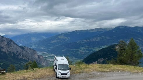 Bedsie – Recent (2024) nicely equipped Weinsberg Carabus 600 from 2024 
