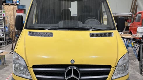 Gele Gustaaf – 2p Mercedes-Benz bus uit 2011