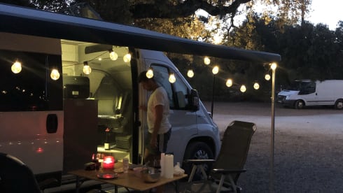 Vrijheid op wielen – Fully equipped camper with solar panel