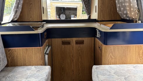 Freddie – Cosy Camper for 2, full awning - 1980's VW T3 high-top