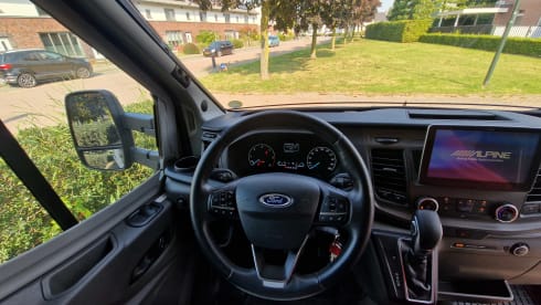 Go explore – Luxury camper with automatic transmission and 170 hp, full of options