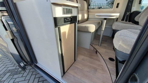De Grijze XL – Hymer Bus Camper. 4 pers. Automatic 2020
