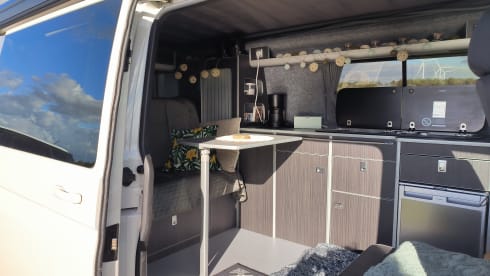 Liv – 2p Volkswagen campervan uit 2009
