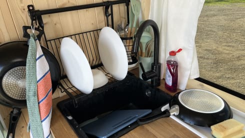 Lola – Scandi-Style 3-Berth Campervan – Solar, Kitchen & Comfort