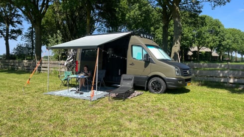 Legergroene STOERE VW Crafter 2015