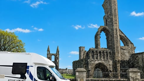 Hamish – Hamish – Accogliente e moderno camper a 4 posti letto situato a St Andrews, in Scozia.