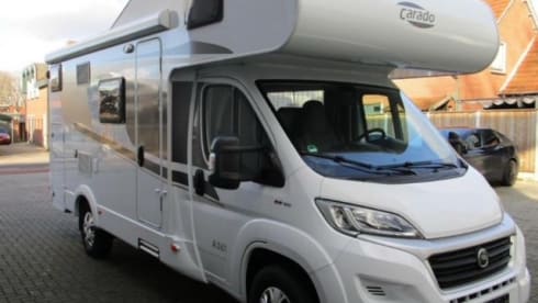 LiKaJo – Beautiful young 4-person Carado alcove from 2019