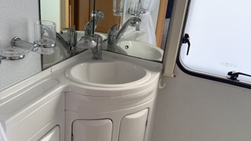 Margo – 6 berth Peugeot integrated from 2010