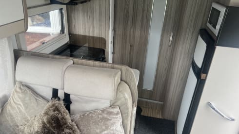 4 berth Benimar semi-integrated from 2021