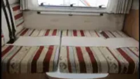 Rizzo  – Gorgeous 6 berth family motorhome with bedding, fully equipped. rear bunks.