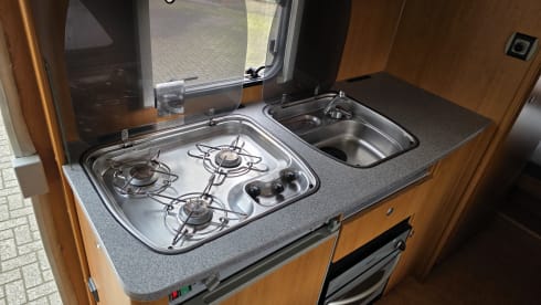 6p Dethleffs alcove uit 2006