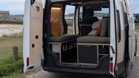 Juniper – Op maat gemaakte Kia PV5 elektrische ecocamper in Edinburgh | Ohm Campers