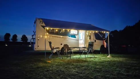 Joa 75T – 5p Bavaria semi-integrated uit 2024