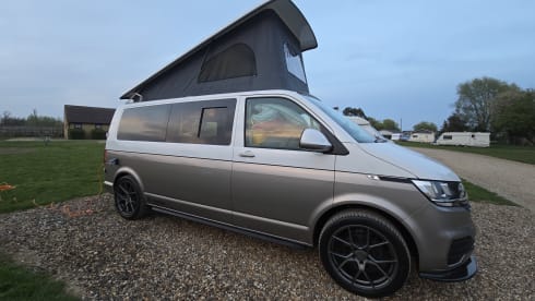 Happy  – LWB Volkswagen campervan - 4 Berth fully kitted out 