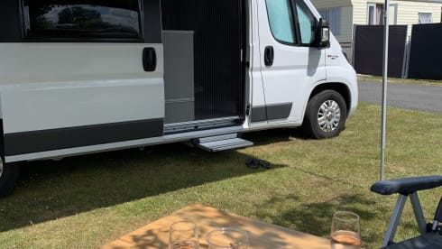 Vrijheid op wielen – Fully equipped camper with solar panel