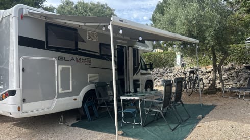 McLouis Glamys 365 - Fully furnished!