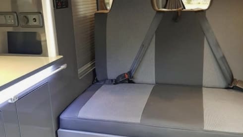 Tommy – 4 berth Ford Transit Custom pop top  campervan 