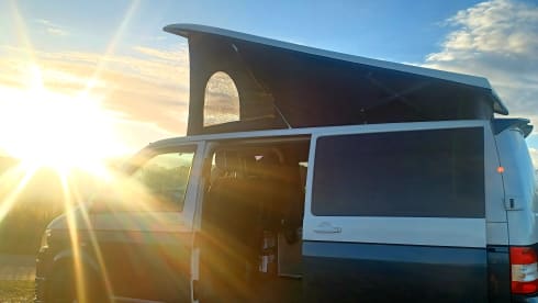 Vana the van – Volkswagen Bus mit 4 Schlafplätzen aus dem Jahr 2015, perfekt, um das schöne Nordwales zu erkunden