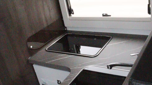 Lokatena – New Benimar Bel Air, semi-integrated with 5 seats and 5 beds