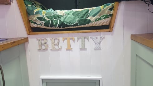 BETTY BOXER – BETTY - PEUGEOT BOXER XLWB - Quirky converted campervan 