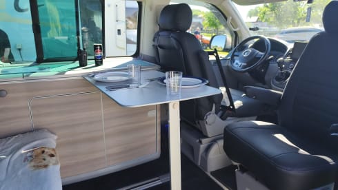 4p Volkswagen campervan uit 2011