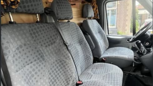Bodhi – Comodo e spazioso Ford Transit, pronto per l'avventura.
