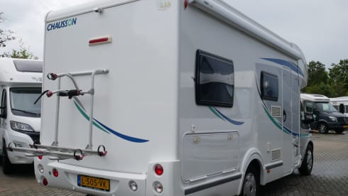Chausson Flash 16, 4-person, longitudinal beds, pull-down bed!!