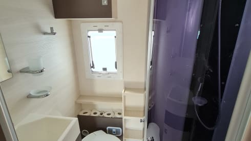 Luxe Familiecamper – Luxury Family Camper, Sleeps 6, Air Conditioning, Wifi
