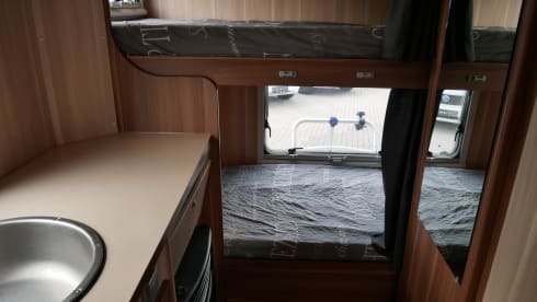 McLouis M700, 6 couchages et assises.