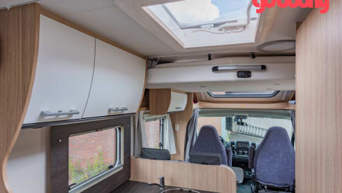 11/20 – 2 berth motorhome with single beds - Automatic