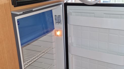 Max – 2/3 berth Fiat Ducato 2010 self contained with H&C water, shower and WC