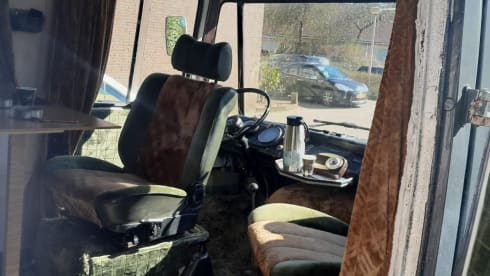 2p Mercedes-Benz bus uit 1974