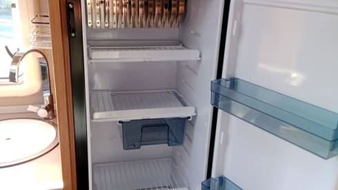 Fully furnished 2p Knaus 650MEG2 2019, length beds