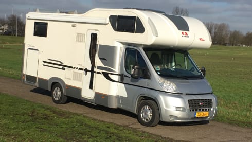 Spacious Luxury Family camper 5 people