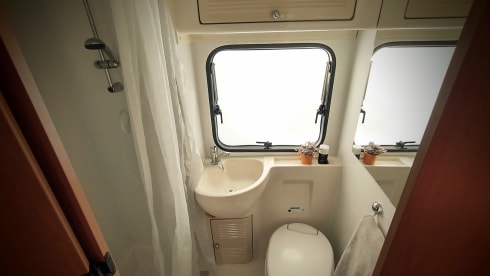 Family camper for 6 people with 2 fixed double beds