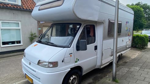 Bloemen camper – 3p Dethleffs alcove uit 1995