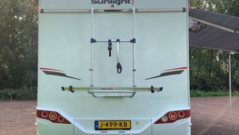 Sunny – Sunlight A70 alcove 6 person Automatic 150 HP built in 2018