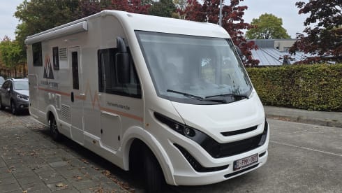 Exclusive 4-seater Integrated – McLouis Carat 873G (2024)