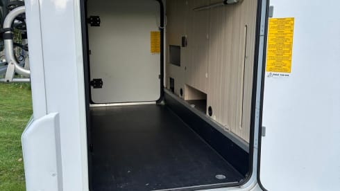 - – Adria Sun Living (2022): Ruime, luxe, 5-persoons camper