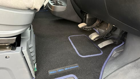Davina – Luxury 2021 Roller Team 746 - 6 Berth 5 Seatbelts - Adventure Awaits!