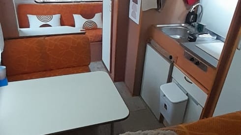 Greenshare – Camper Time Machine: Vintage Travel for Epic Adventures!